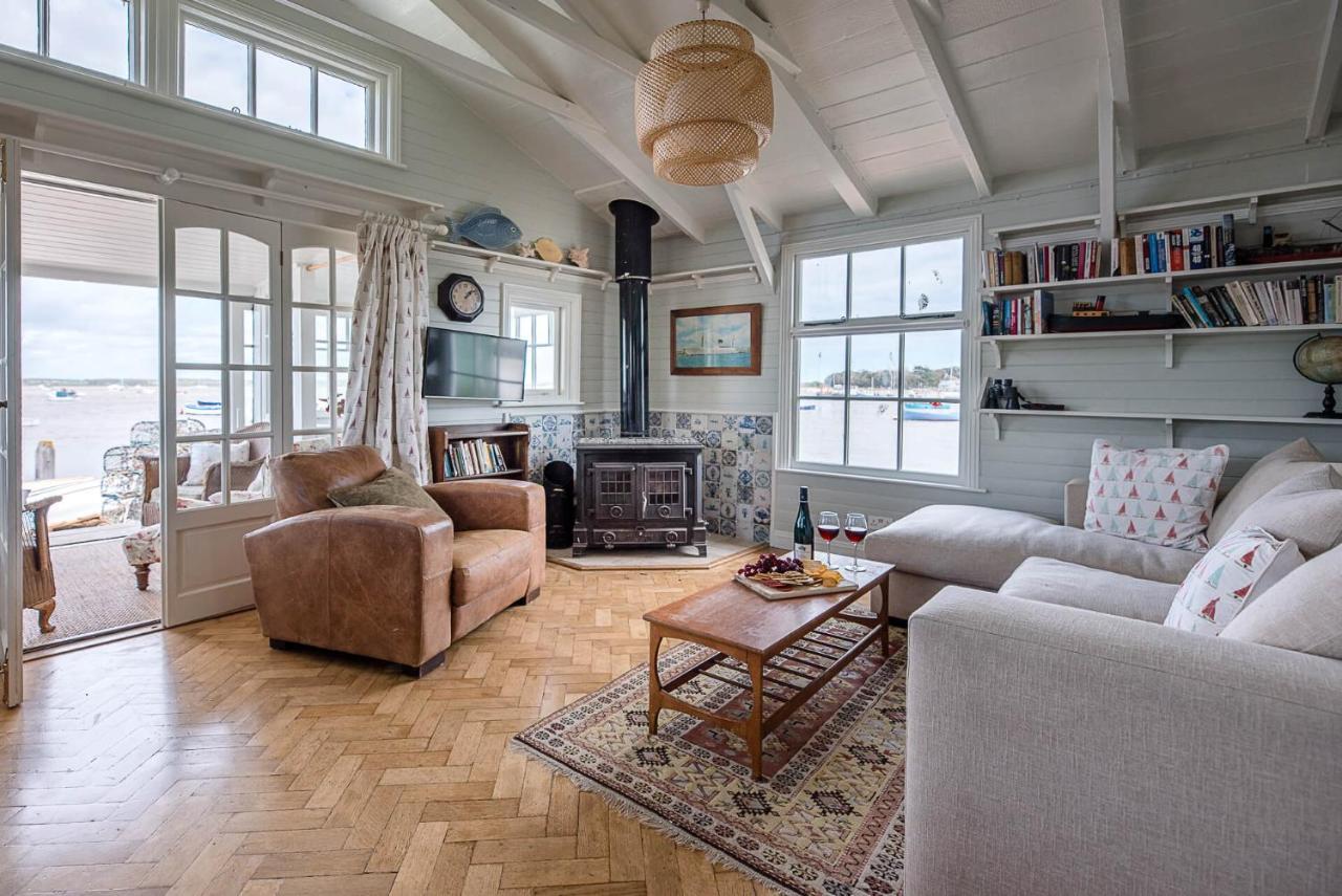 The Boathouse In Felixstowe Ferry - Stunning Waterfront Property المظهر الخارجي الصورة