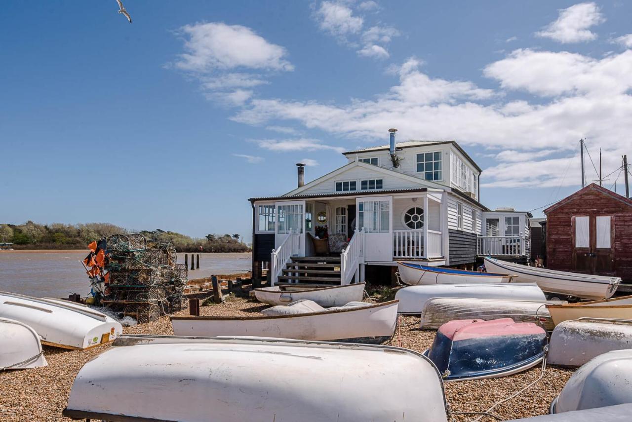 The Boathouse In Felixstowe Ferry - Stunning Waterfront Property المظهر الخارجي الصورة