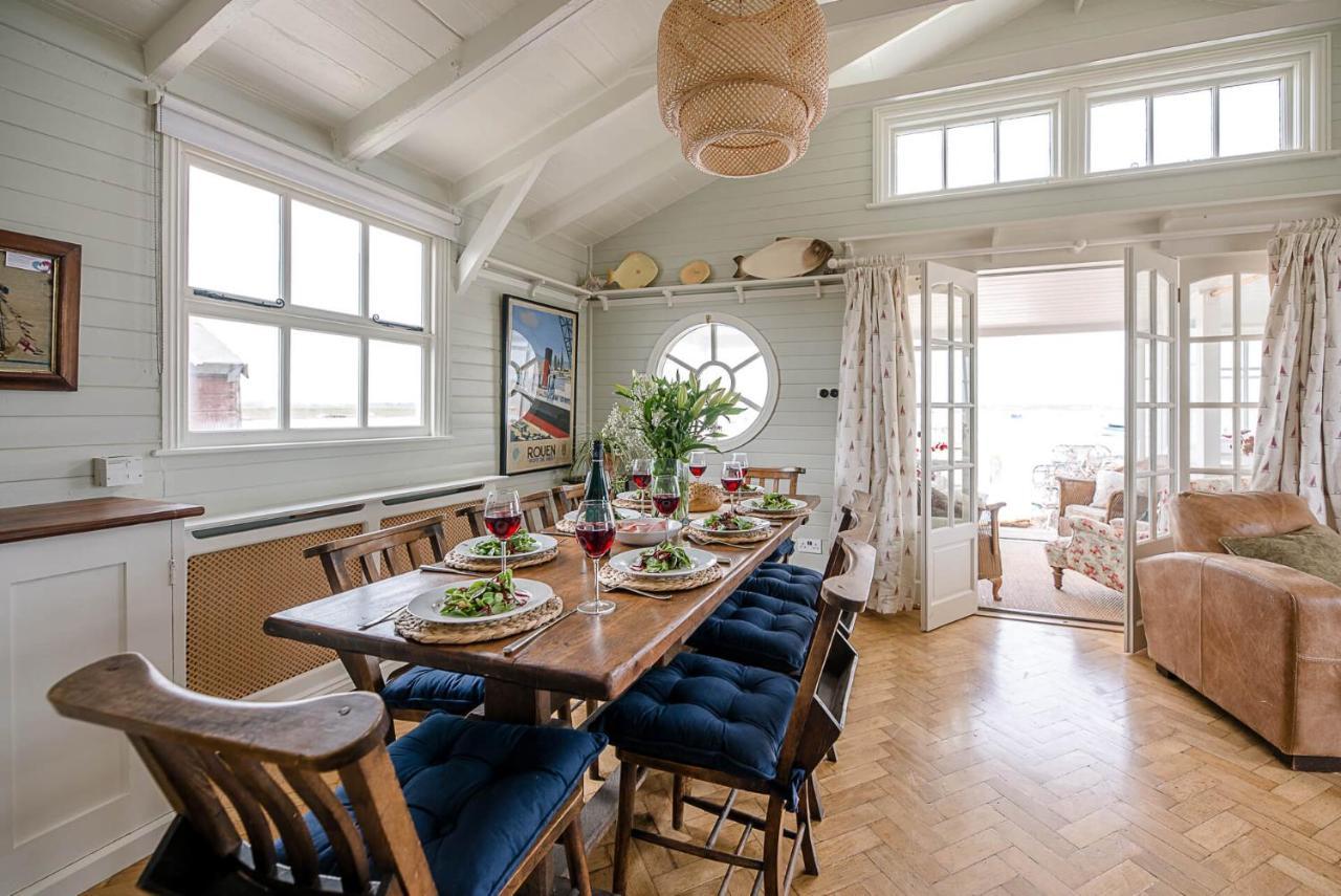 The Boathouse In Felixstowe Ferry - Stunning Waterfront Property المظهر الخارجي الصورة