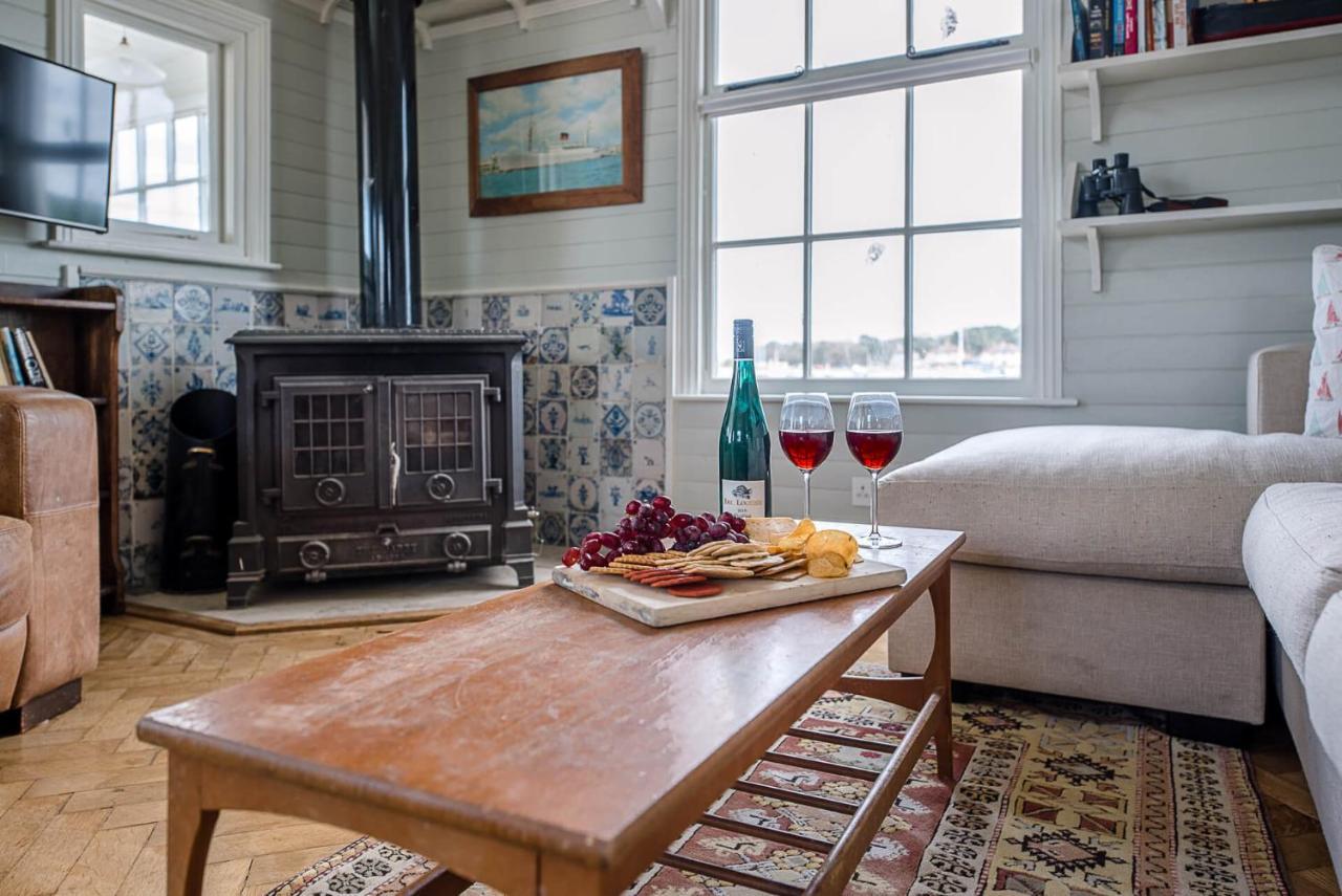 The Boathouse In Felixstowe Ferry - Stunning Waterfront Property المظهر الخارجي الصورة