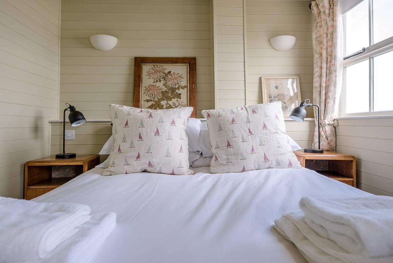 The Boathouse In Felixstowe Ferry - Stunning Waterfront Property المظهر الخارجي الصورة