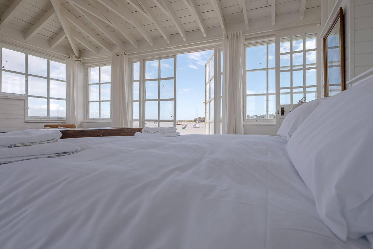 The Boathouse In Felixstowe Ferry - Stunning Waterfront Property المظهر الخارجي الصورة