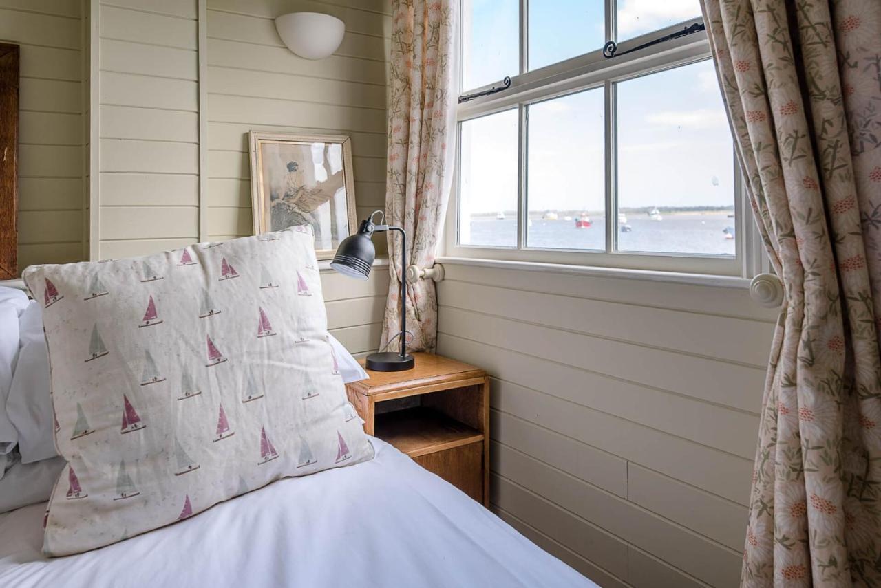 The Boathouse In Felixstowe Ferry - Stunning Waterfront Property المظهر الخارجي الصورة