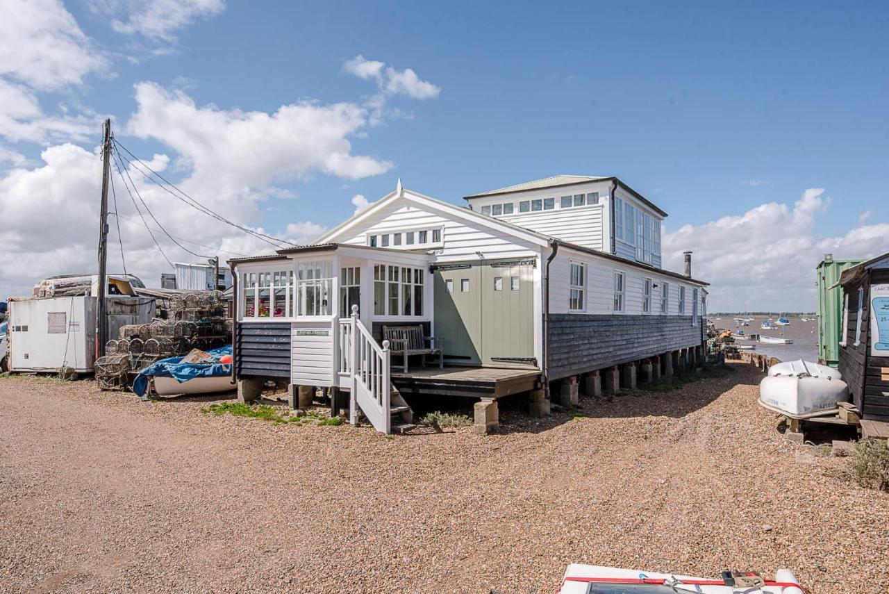 The Boathouse In Felixstowe Ferry - Stunning Waterfront Property المظهر الخارجي الصورة