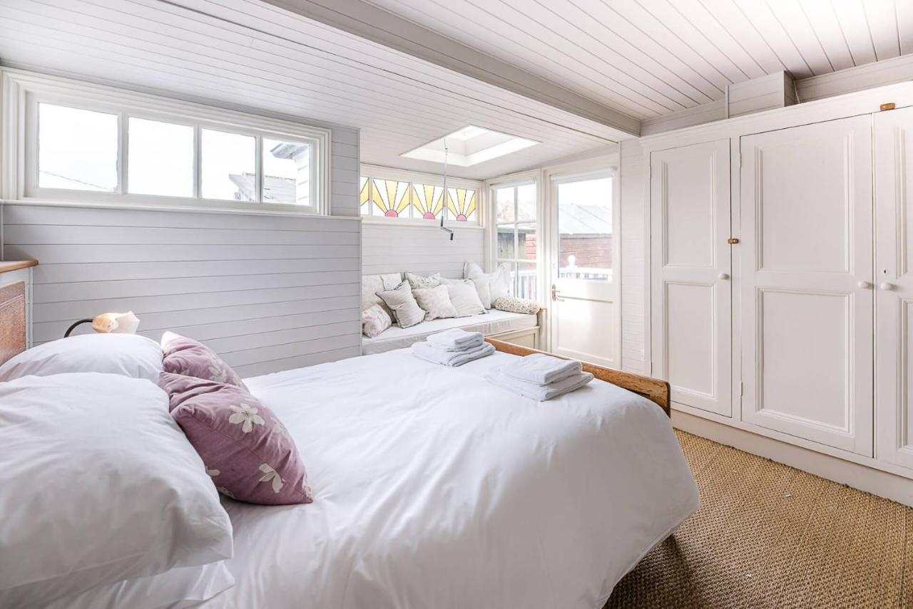 The Boathouse In Felixstowe Ferry - Stunning Waterfront Property المظهر الخارجي الصورة