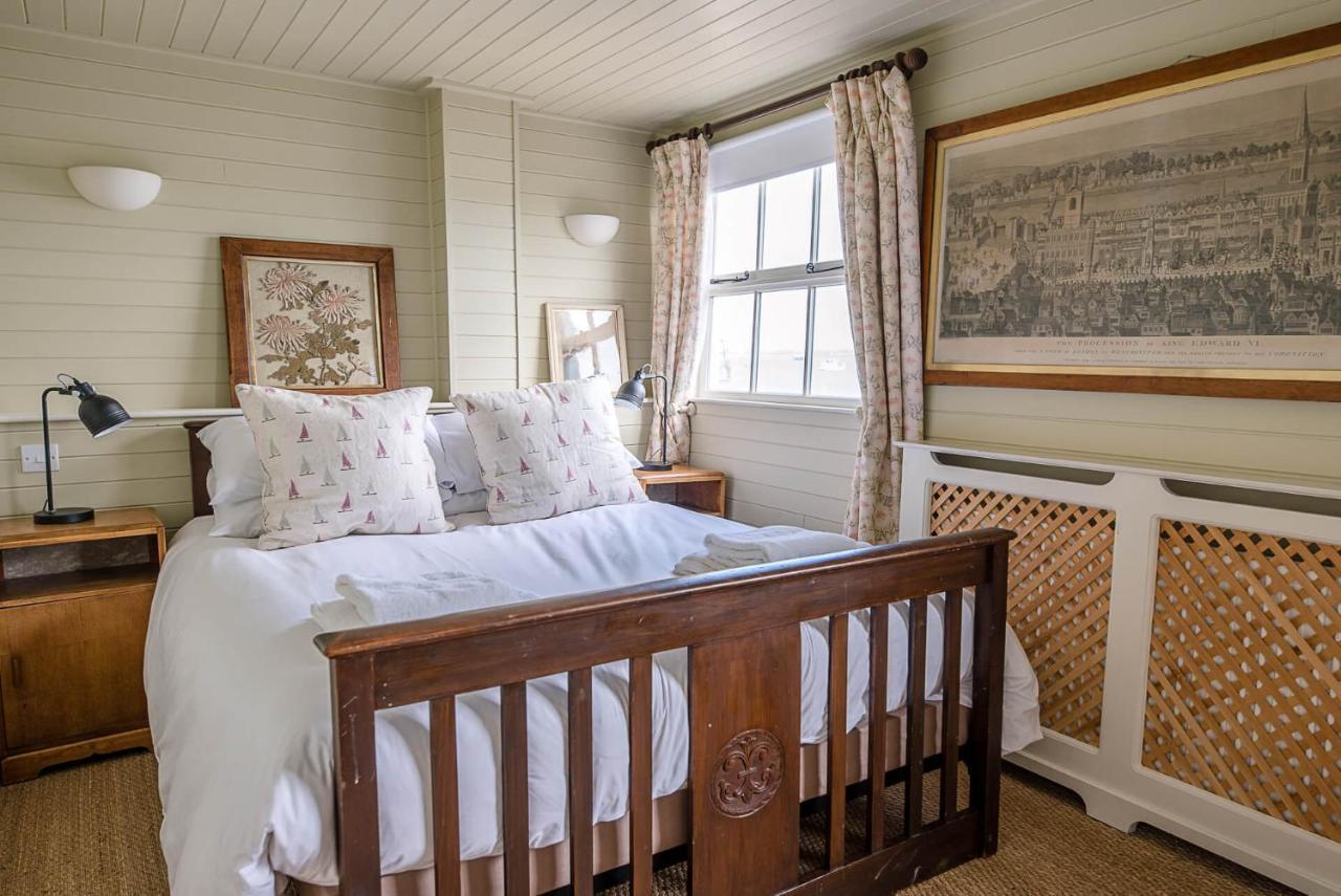 The Boathouse In Felixstowe Ferry - Stunning Waterfront Property المظهر الخارجي الصورة