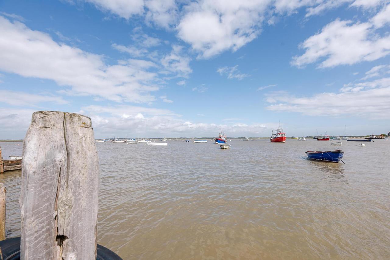 The Boathouse In Felixstowe Ferry - Stunning Waterfront Property المظهر الخارجي الصورة