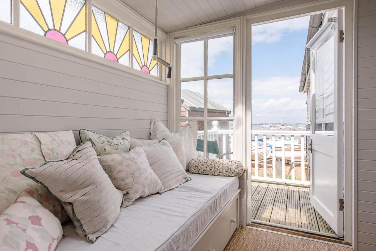 The Boathouse In Felixstowe Ferry - Stunning Waterfront Property المظهر الخارجي الصورة