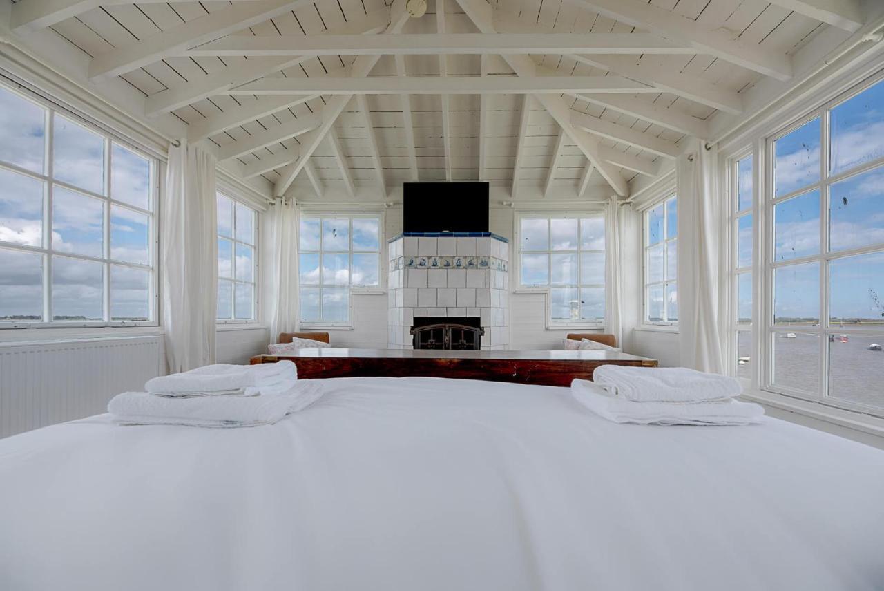 The Boathouse In Felixstowe Ferry - Stunning Waterfront Property المظهر الخارجي الصورة